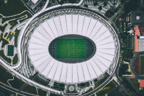 美加墨联合举办-Scout关键助攻定胜局，字母哥70分钟激战C9